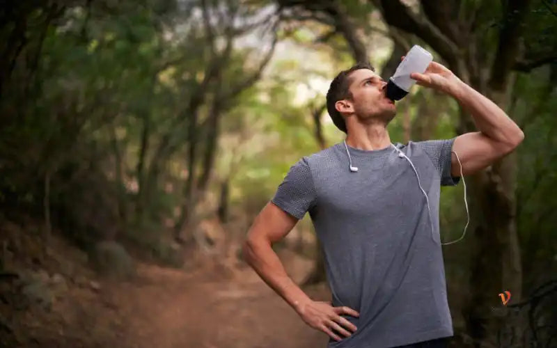 Cómo la Hidratación Influye en la Salud Hormonal Masculina